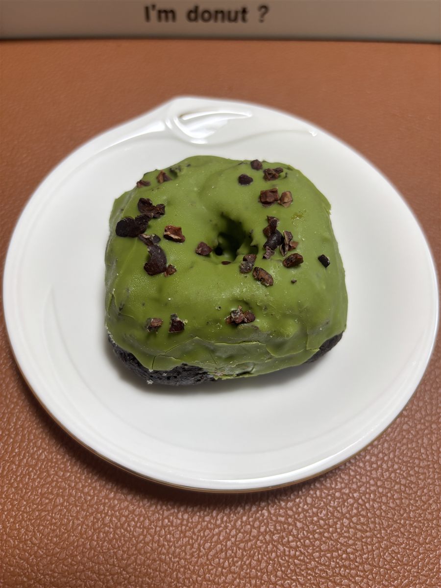 抹茶＆チョコレートの全体。抹茶色のチョコにカカオニブ